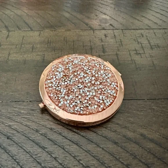 NEW!! Glam Compact Mirror - Picture 5 of 13